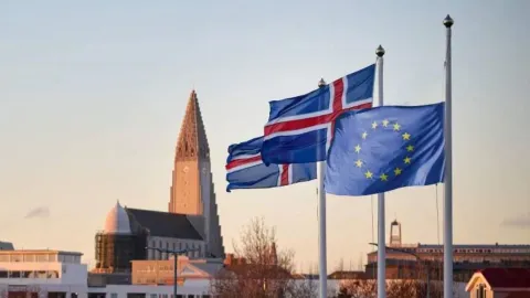 İzlanda 29 ağustos'ta sandığa gidiyor: ab üyelik referandumunda tartışmanın odağı balık kotası 2026 izlandaab. Jpg iustitia. Bg fırat kadaganlı 29 ağustos tarihinde sandık başına gidecek olan i̇zlanda, 2013'te dondurulan avrupa... Iustitia. Bg i̇zlanda 29 ağustos'ta sandığa gidiyor: ab üyelik referandumunda tartışmanın odağı balık kotası 2026 2026-07-31 19:25:09 adalet - iustitia. Bg
