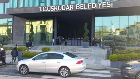 Üsküdar Belediye Başkanı Sinem Dedetaş görevden uzaklaştırıldı