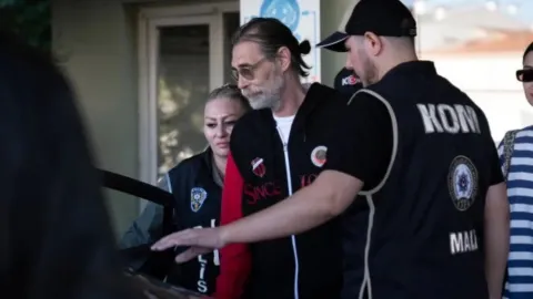 Etimesgut Belediye Başkanı Erdal Beşikçioğlu görevden uzaklaştırıldı