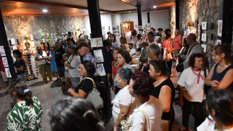 ‘Küba’ya Güneş Topluyoruz’ kampanyası kapsamında Bozcaada’da resim sergisi açıldı