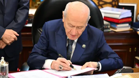 Son dakika… Bahçeli’den çerçeve yazaya imza