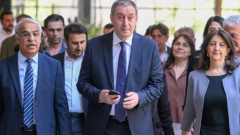 DEM Parti ‘çerçeve yasa’ teklifini imzaladı