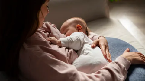 Anne sütü de sınıf mücadelesi: Emzirmek bedava mı?