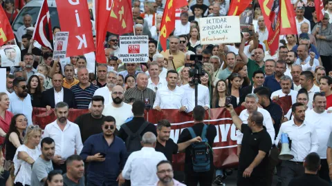 Eren Ali Bingöl'ün AKP'ye Geçişi Tuzla'da Protesto Edildi