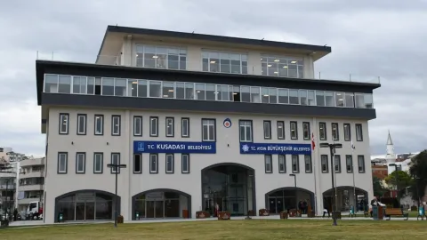 Kuşadası Belediyesi'ne üçüncü dalga operasyon: 15 gözaltı