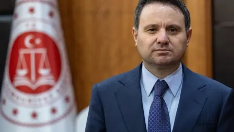 Selvi: Gürlek, Öcalan’ın ve Demirtaş’ın mevcut düzenlemeden yararlanamayacağını belirtiyor