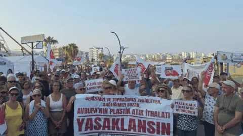Mersin halkı plastik atık ithalatına karşı yürüdü: 'Avrupa Birliği'nin çöplüğü olmayacağız'