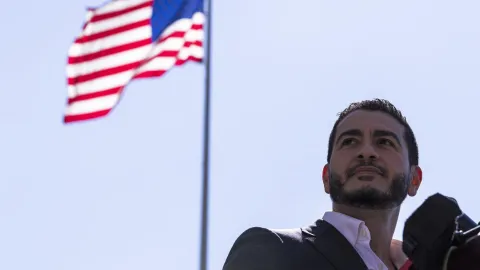 ABD’de İsrail karşıtı Abdul El-Sayed Senato ön seçimlerini kazandı