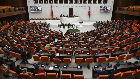 ‘Çerçeve yasa’ teklifi TBMM Genel Kurulu’nda: Hangi parti, ne mesaj verdi?