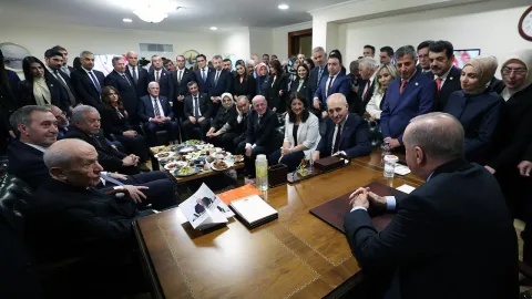 Hepsi AKP'de birleşiyor: ‘Ampül ampüldür yani, bunun başka izahı olur mu?’