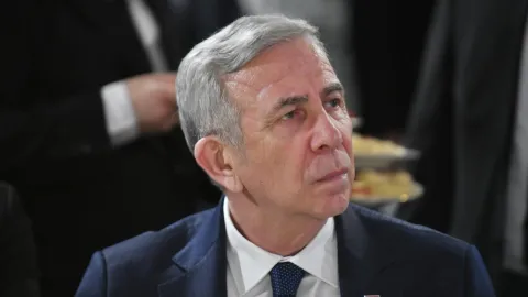 Mansur Yavaş parti değişikliği iddialarına böyle yanıt verdi: 'Olursa benden duyarsınız'