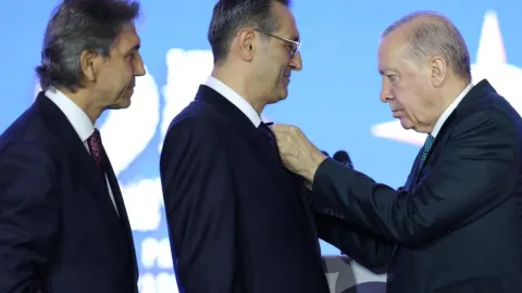 Mansur Yavaş’ın 4 belediye başkanı AKP’ye geçmişti, üçü daha geçecek iddiası