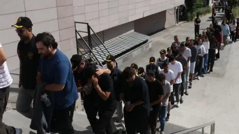 ‘Altyapı değişikliği’ diyerek modem sattılar, 801 kişiyi dolandırdılar: 82 kişi adliyeye sevk edildi
