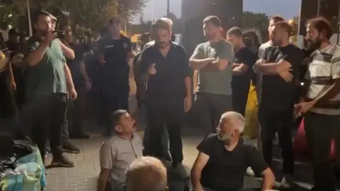 Bakanlık önünde madencilere yine polis müdahalesi: Sendika yöneticileri gözaltında