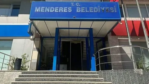 Bir belediye daha AKP’ye geçti: Menderes Belediyesi'nde başkanvekili seçimlerini AKP kazandı