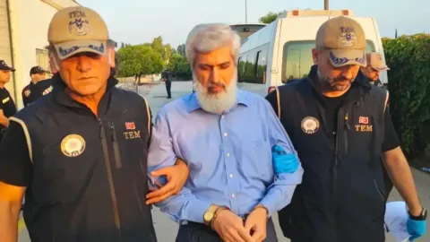 Alparslan Kuytul'un iki avukatı da gözaltına alındı