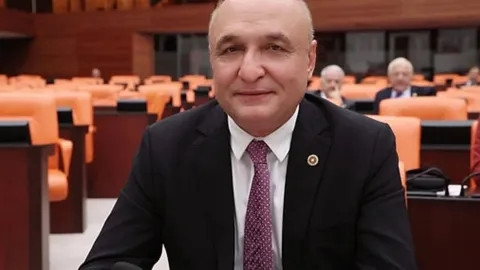 Bıçaklı saldırıda yaralanan Yeni Parti milletvekili Meriç entübe edildi