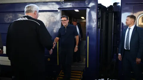 İngiltere Başbakanı Andy Burnham'ın İlk Yurtdışı Ziyareti Ukrayna'ya