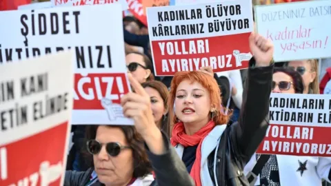 Kadınlar Sağlık Bakanlığı önünden seslenecek: 'Ücretsiz HPV aşısı hakkımız!'