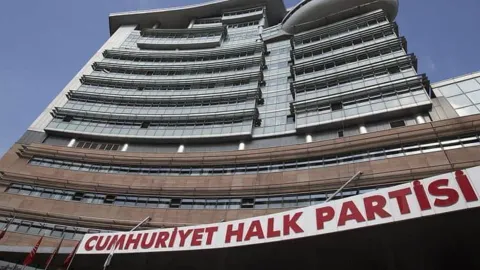 CHP'de 49 isim ihraç talebiyle Yüksek Disiplin Kurulu'na sevk edildi