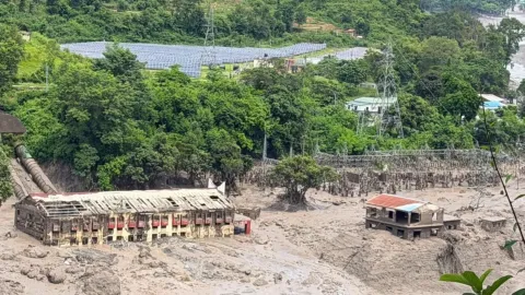 Nepal-Tibet sınırında sel ve toprak kayması: 18 ölü, yüzlerce kayıp
