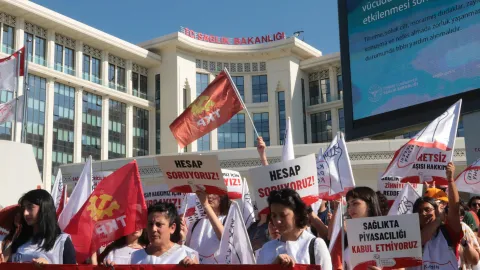 Memişoğlu sözünden çark etti, KDK Sağlık Bakanlığı önünden seslendi: ‘Ücretsiz HPV aşısı hakkımız’