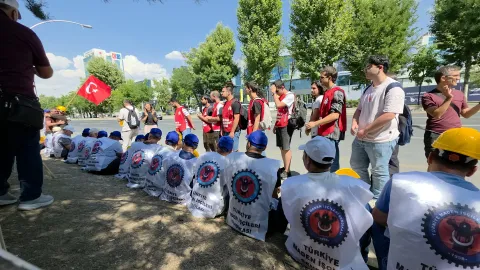 Doruk Maden işçileri, Yıldızlar SSS Holding önünde eylemde bulundu