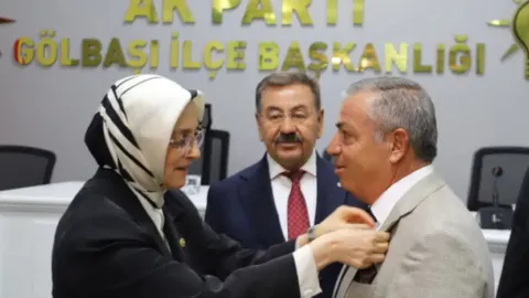 CHP'nin 'sağcı aday' stratejisi fiyaskoyla sürüyor: Gölbaşı Belediye Başkanının ardından altı meclis üyesi AKP'ye geçti