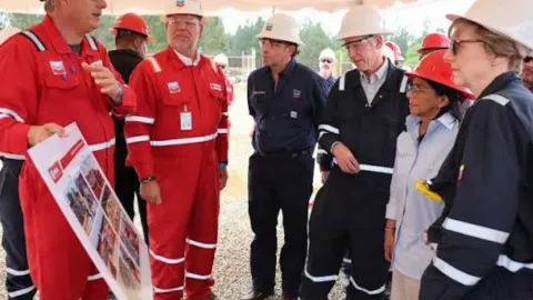 Venezuela petrolü yeniden tekellerin elinde