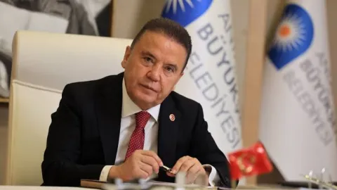 Muhittin Böcek, 'fuhuş' suçlamasıyla ilgili soruşturmada ifade verdi
