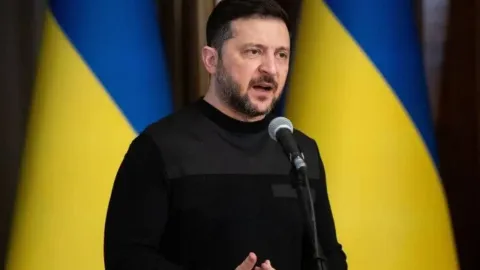 Zelenskiy'den Rusya'ya uçan havayollarına tehdit: ‘Hava sahası fiilen kapanacak'