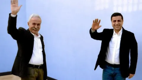 Selahattin Demirtaş duyurdu: Selçuk Mızraklı 8 Eylül’de tahliye olacak