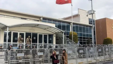 İstanbul Büyükşehir Belediyesi'ne yönelik soruşturmada 12 şüpheli adliyeye sevk edildi