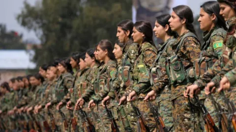 YPJ 'özel operasyon birliği' olarak Suriye İçişleri Bakanlığı'na bağlanıyor