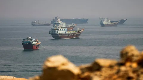 İran, Hürmüz ve Basra'da yasak bölge ilan edecek