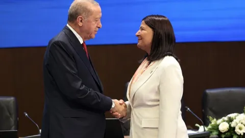 AKP'ye katılan Foça Belediye Başkanı Fıçı'dan bir garip açıklama: AKP'ye transfer oldu, 'sandık iradesi' dedi...