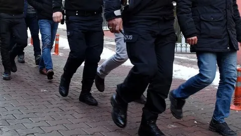 Okullara silahlı saldırı hazırlığı yapıyorlardı: 27 gözaltı