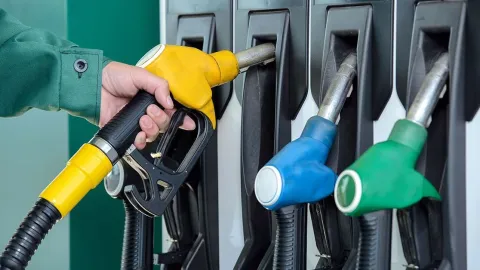 Akaryakıtta yeni rekor: Benzin 80 TL, motorin 100 TL'ye yaklaştı