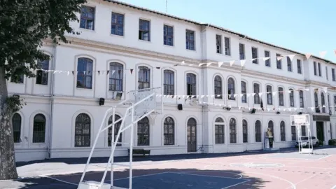 Cağaloğlu Anadolu Lisesi öğrencilerinden 'çift fatura' isyanı: 'Yemediğimiz yemeğin parasını ödüyoruz'