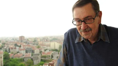 Ankara Üniversitesi'nden efsane hoca Kurthan Fişek’in seçme eserleri