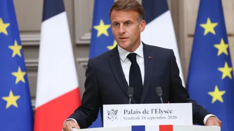Macron: Rusya kaynaklı hibrit tehdit yoğunlaştı