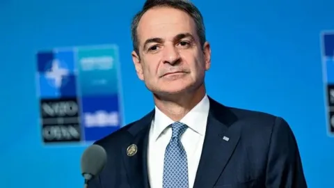 Miçotakis, 12 millik karasular konusunda 'hakkını kullanma' açıklaması yaptı