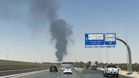Ensarullah güçleri Riyad'da havalimanına saldırdı, Yemen'de çatışmalarda 13 asker öldü