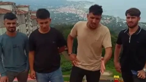 'İnşaat işçisi köle değildir': Trabzon TOKİ şantiyesinde maaşlarını alamayan işçiler direnişe geçti