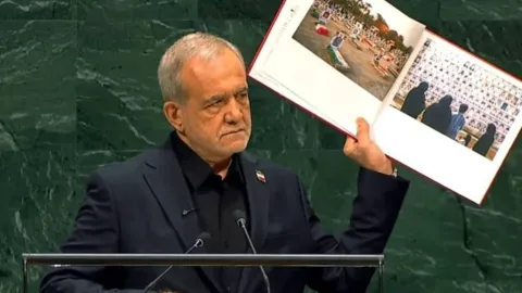 Pezeşkiyan, BM kürsüsünde Minab'da öldürülen çocukların fotoğraflarını gösterdi