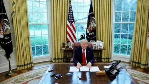 Trump'ın men ettiği gazeteciler Beyaz Saray'a dönüyor: Politico muhabirine mahkeme kararına rağmen engel