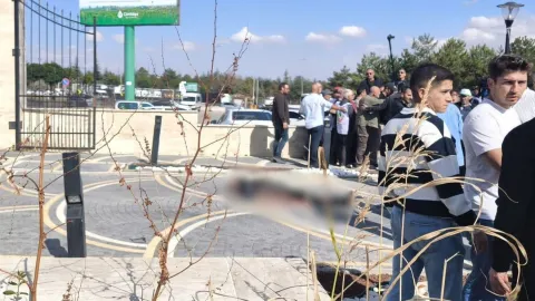 Ankara AYM önünde emeklinin silahla intihar girişimi