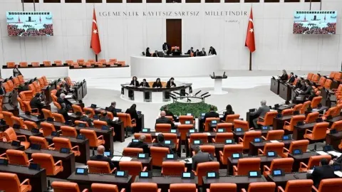 TBMM'de kanun teklifleri komisyonlarda birikti, sadece 914 soru yanıtlandı