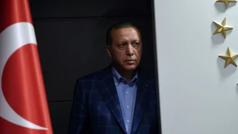 AKP'li Yöneticiler Fon Krizi Korkusuyla İlgili Uyarılarda Bulundu