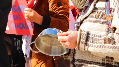 AYM, yoksulluk nafakasındaki 'süresiz' ibaresini iptal etti